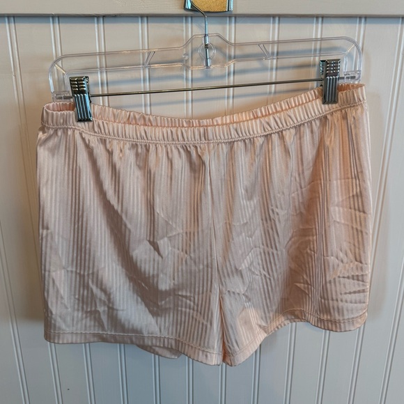 Nicole Miller Pastel Pink 3 Piece Set - Bathrobe, Tank Top, Shorts Medium - Picture 9 of 11